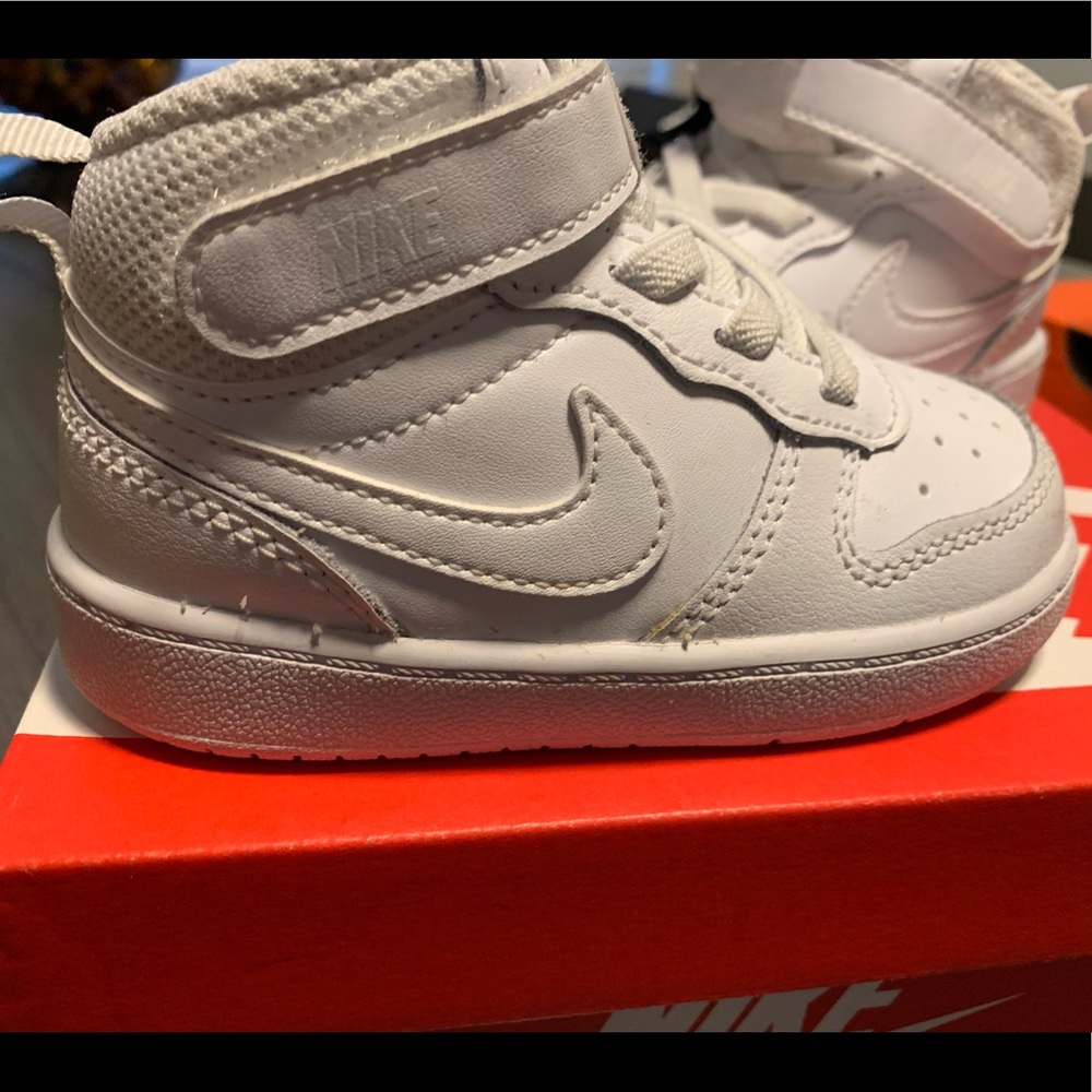 Lightly used Nike’s Toddler size 6C